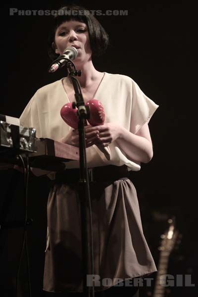 ZOEY VAN GOEY - 2011-04-11 - PARIS - Grand Rex - 